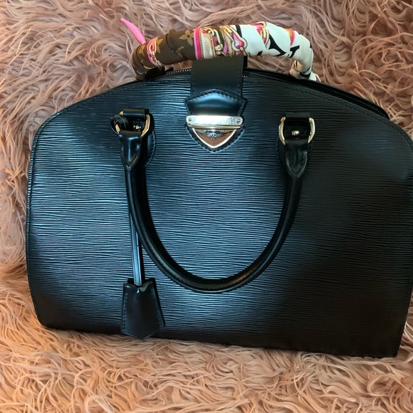 LV hand bag - Picture 3 of 3